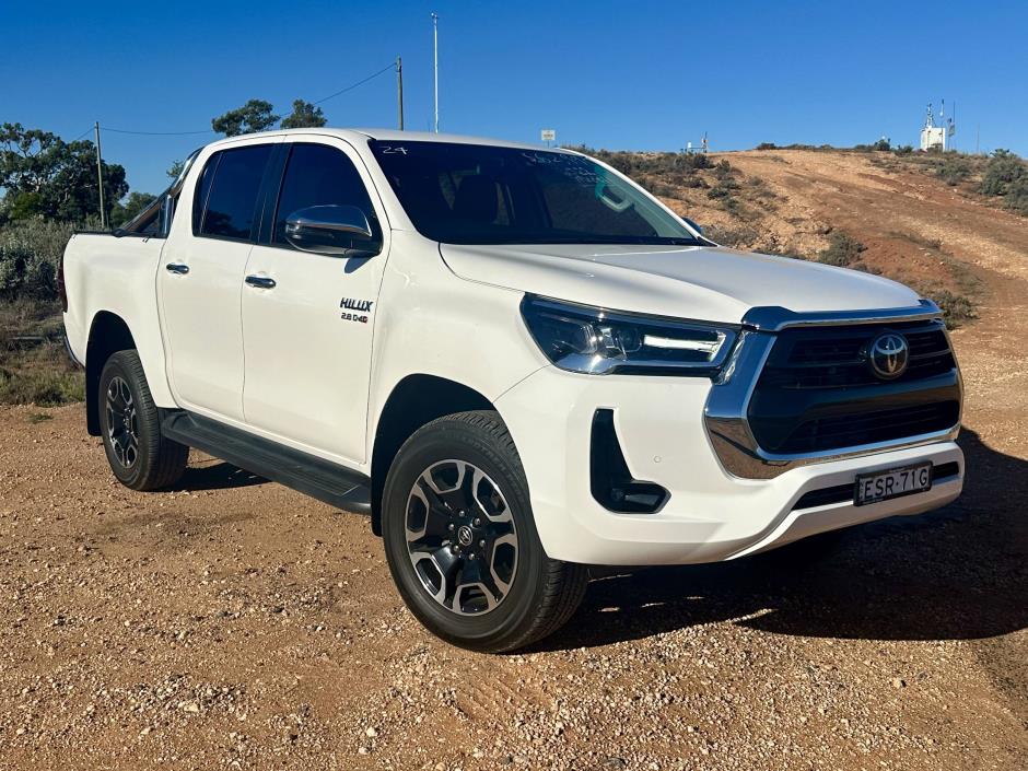 2022 TOYOTA HILUX HILUX SR5 featured image